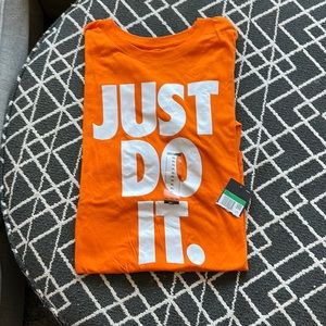 Nike t-shirt. Brand new!!